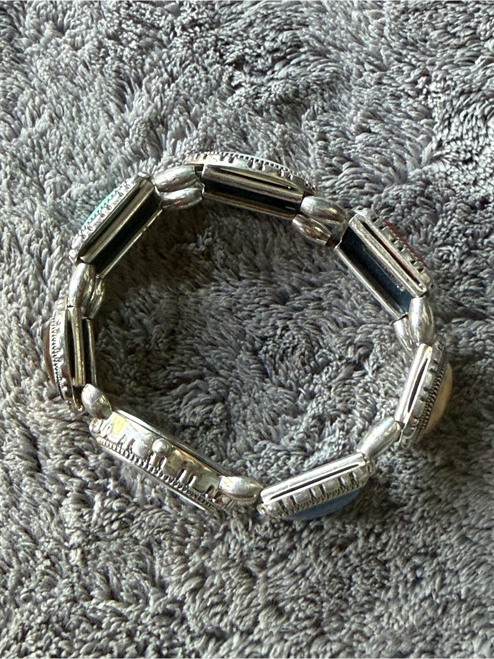 Orvis woman’s watch with semi precious stones in silvertone, abalone oval face. - Picture 3 of 12